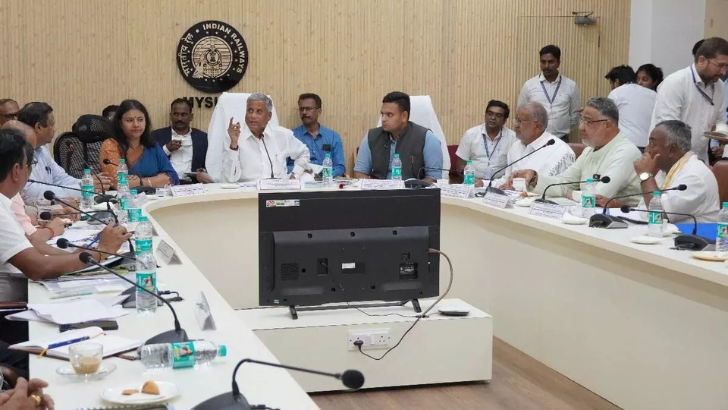 https://salarnews.in/public/uploads/images/newsimages/maannewsimage08062025_233002_union minister.png